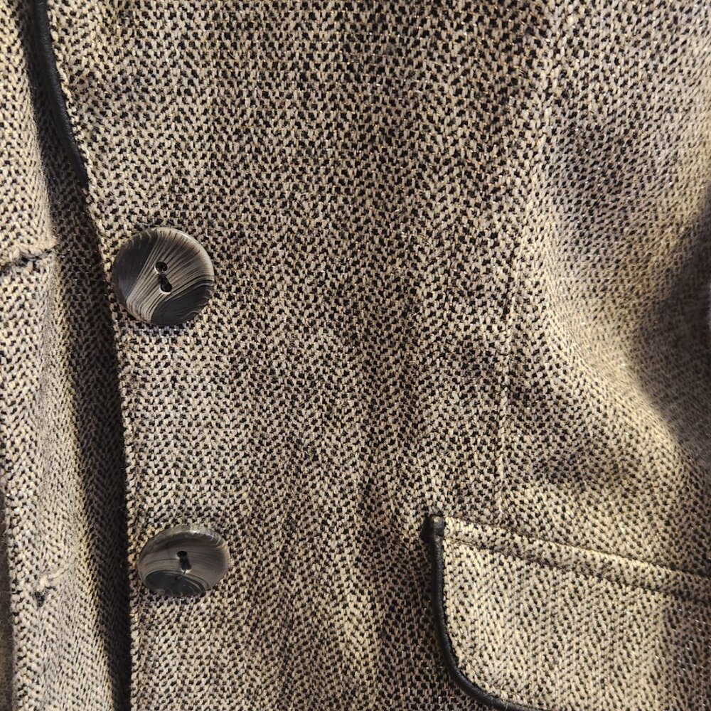 Clothes - Picture 4 of 4